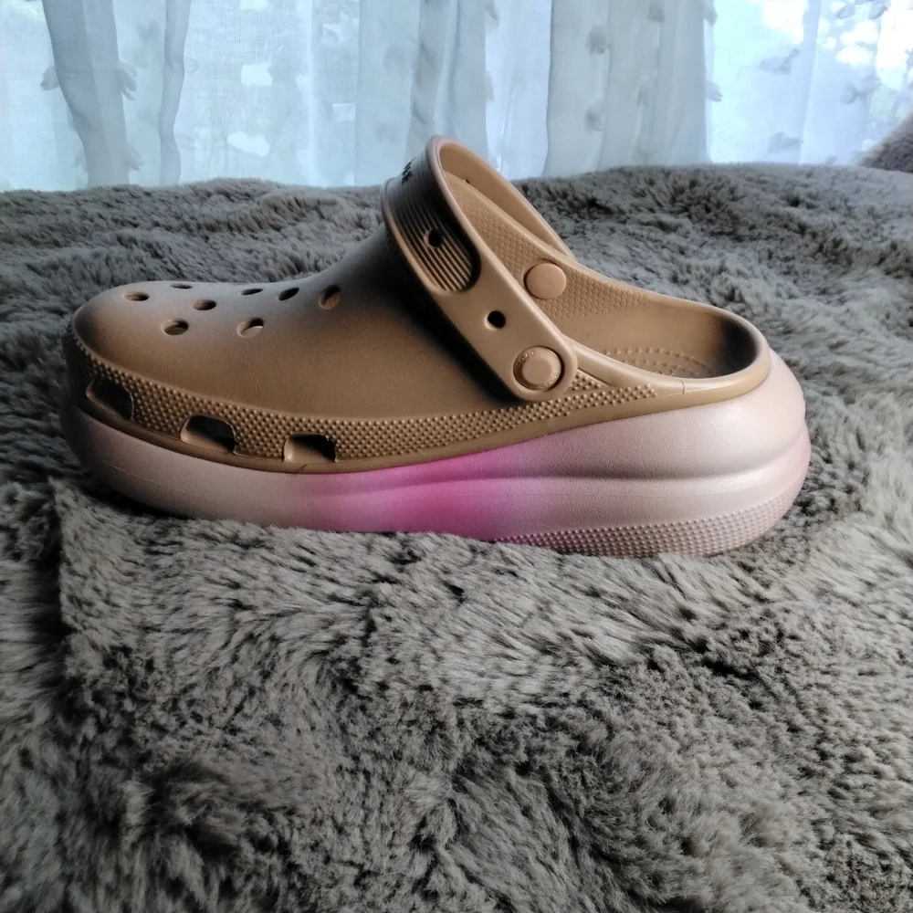 NWT. Classic Crush Clog Shoes Cork/ Dip. 8 - Picture 4 of 5